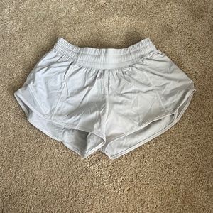 lululemon hotty hot short low rise 2.5